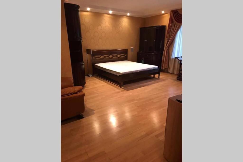 One Bedroom Kreschatik Str 4 基輔 外观 照片