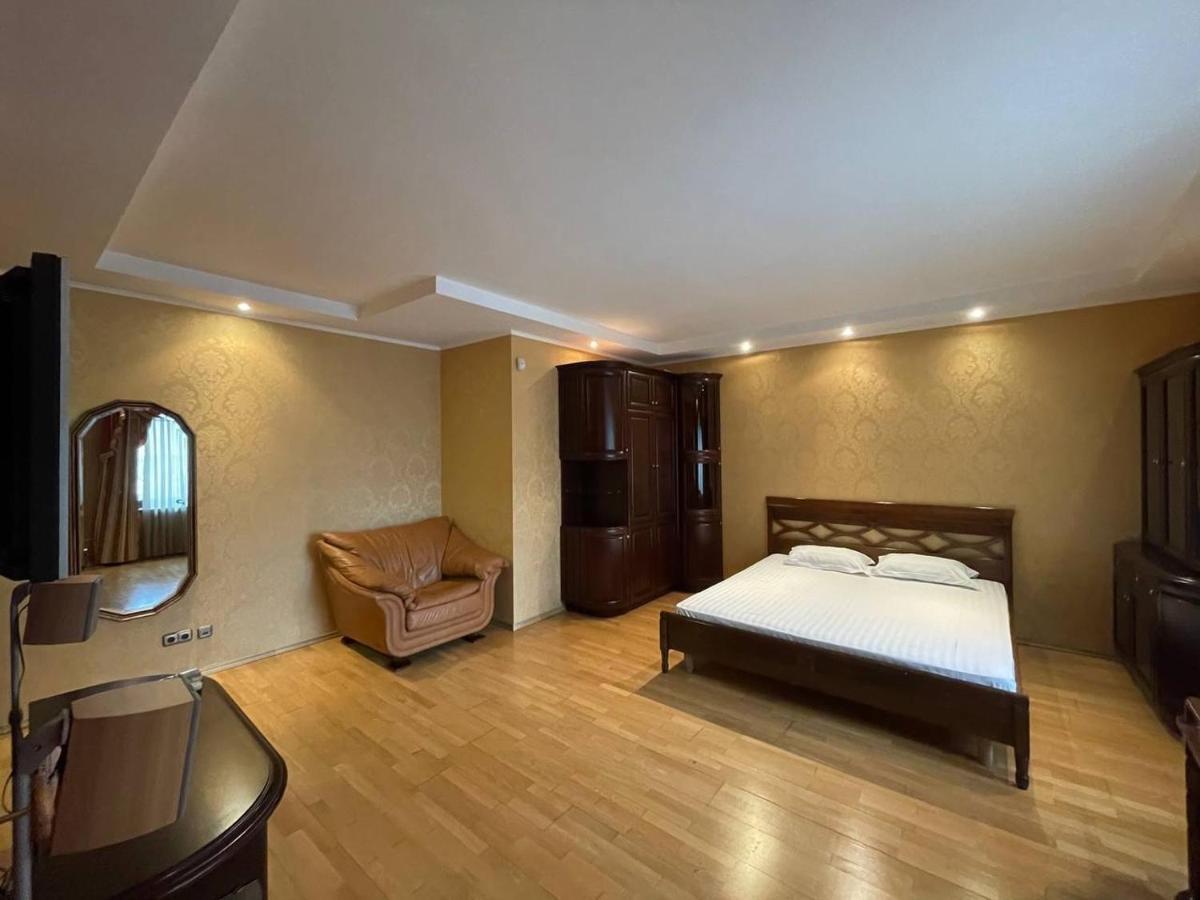 One Bedroom Kreschatik Str 4 基輔 外观 照片