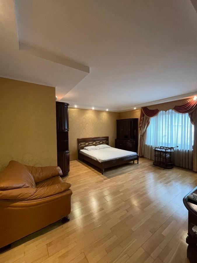 One Bedroom Kreschatik Str 4 基輔 外观 照片